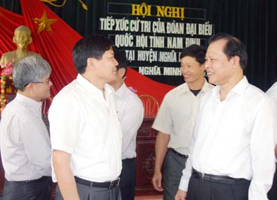 รองนายกรัฐมนตรี Vu Van Ninh พบปะสังสรรค์กับผู้มีสิทธิ์เลือกตั้งในจ. Nam Dinh